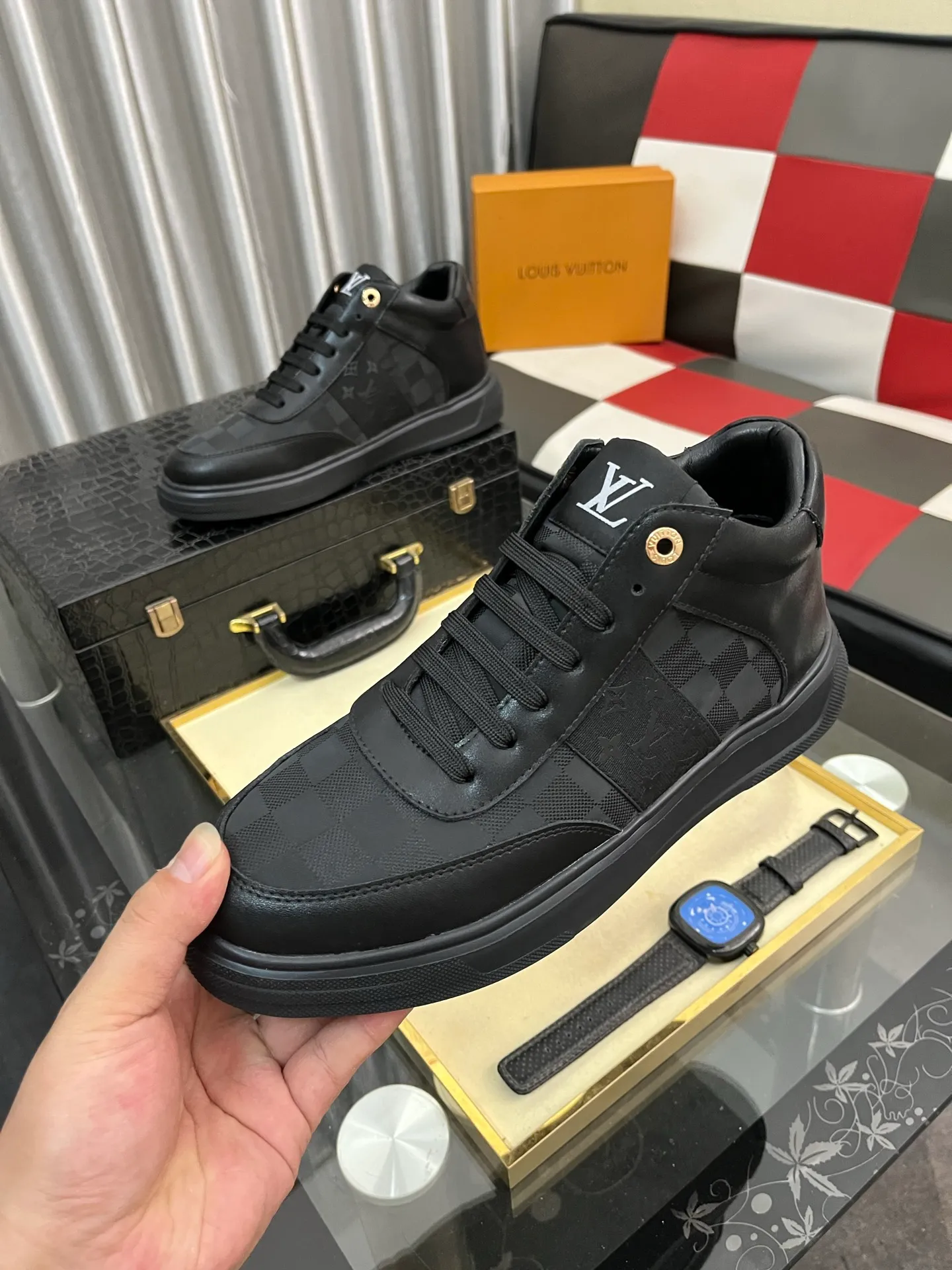 Men's shoes💰: 420⌚️⌚️"LOUI* VUITTO*" popular men's casual shoes, genuine Italian development💯purchase level quality✔️The upper is made of first-layer cowhide, comfortable and soft sheepskin foot pads⚡️Fashionable and versatile. The toe last shape is firm and full, and the soles are made from LV original molds and can be moved in and out of the counter at will. Light and comfortable on the foot~purely handmade, details determine quality! Size:38-442️⃣Colors available